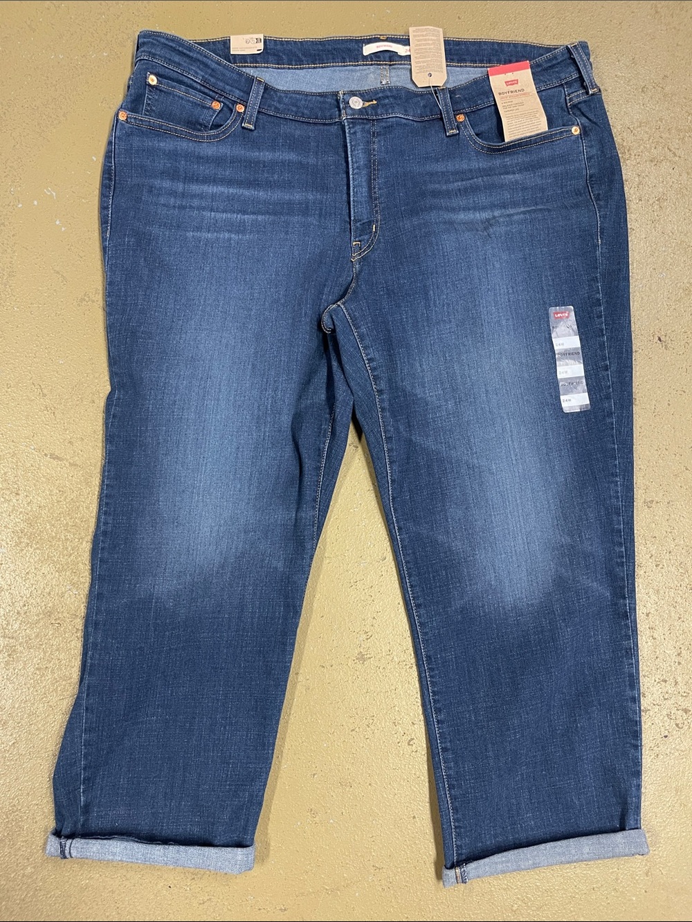 Levi’s Boyfriend Jeans Mid Rise Tapered Leg NWT Size 24W